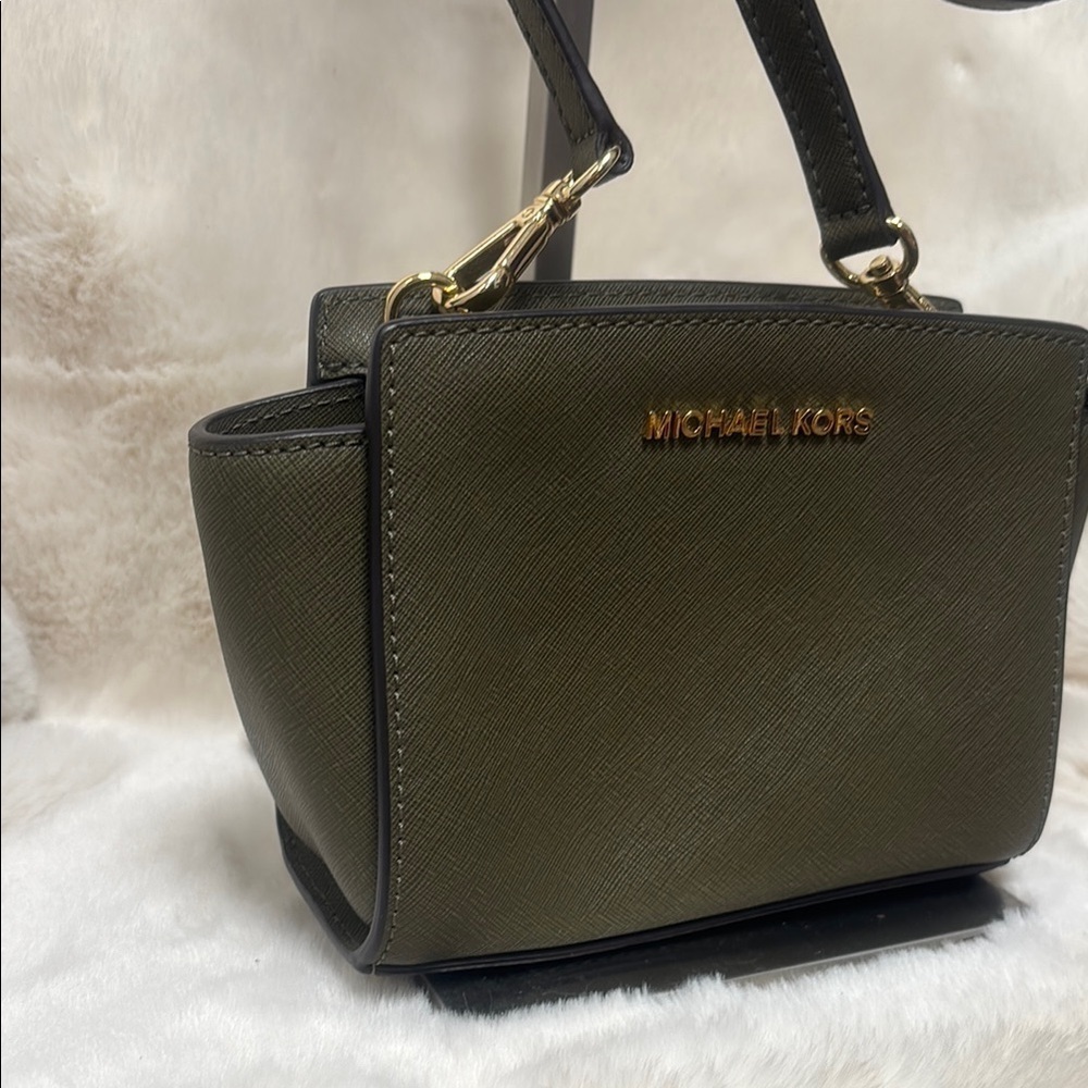 Michael Kors Green mini cross body Bag with Adjustable Strap - Picture 4 of 15